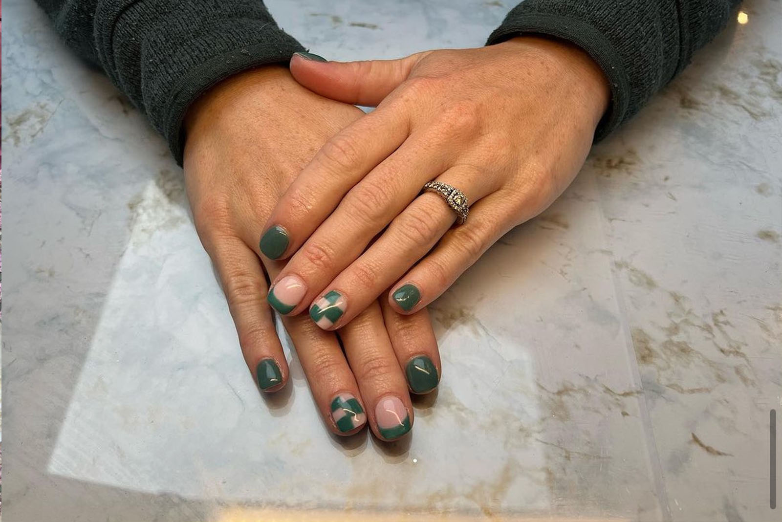 red painted nails with stars